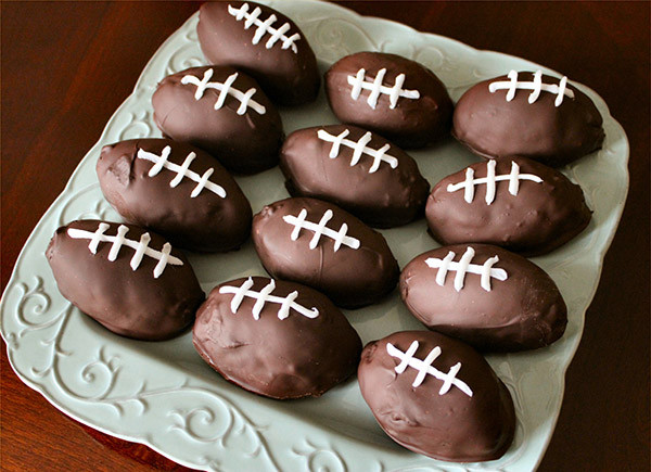 Cute Super Bowl Desserts
 Football Treats For The Super Bowl B Lovely Events