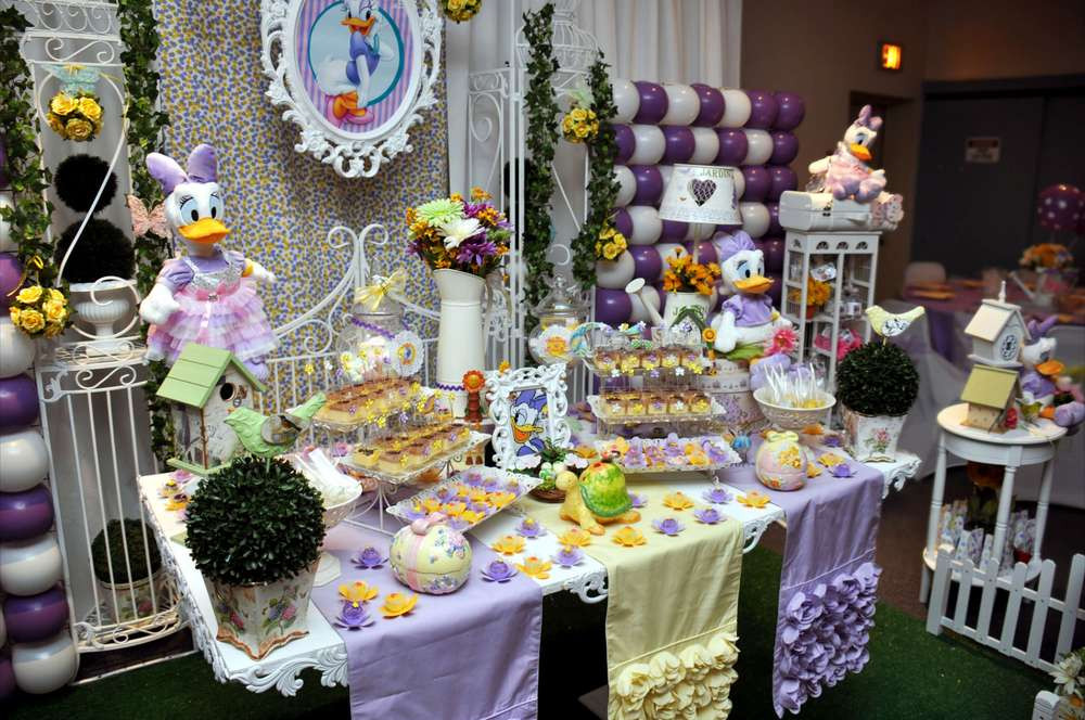 Daisy Duck Birthday Party Ideas
 Daisy Duck Garden Birthday Party Ideas