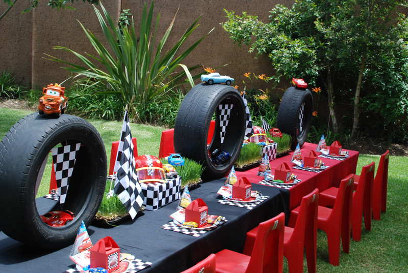 Decorate Car For Birthday
 Cars Theme Birthday Party Décor Ideas