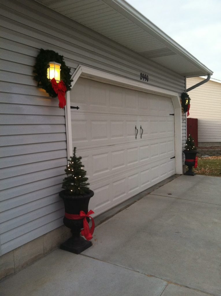 Decorated Garage Doors
 Holiday Home Decorating – Garage Door Decor pletes the