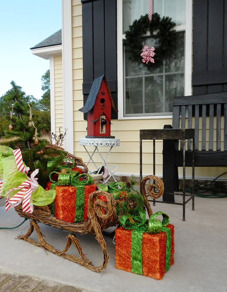Decorating Front Porch For Christmas
 25 Amazing Christmas Front Porch Decorating Ideas