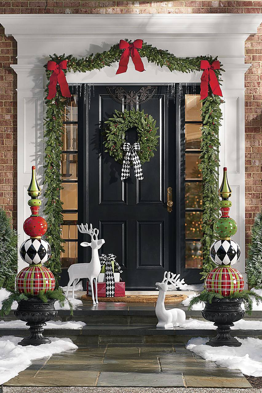 Decorating Front Porch For Christmas
 Christmas Porch Decorations 15 Holly Jolly Looks