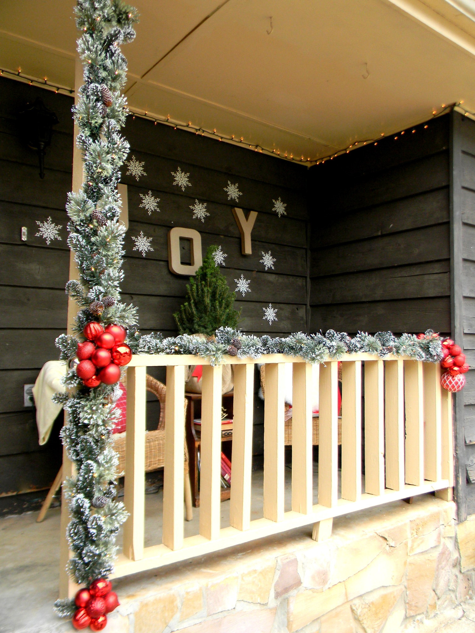 Decorating Front Porch For Christmas
 40 Christmas Porch Decorations Ideas You Will Fall In Love
