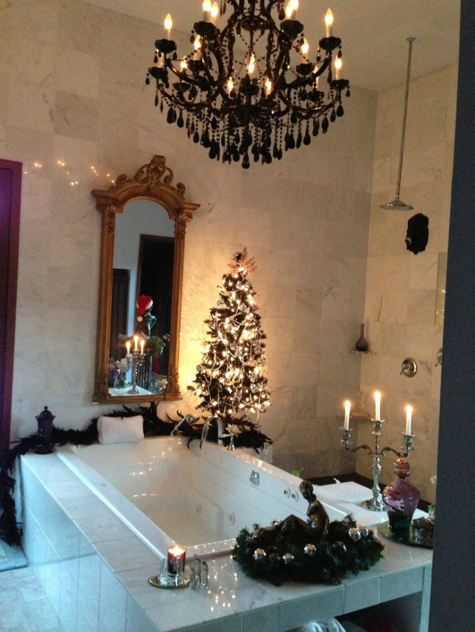 Decorating Your Bathroom
 How To Decorate Your Luxurious Bathroom For Christmas
