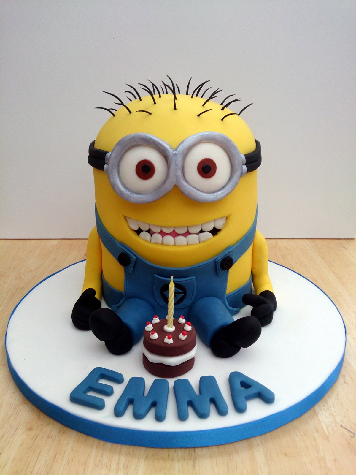 Despicable Me Birthday Cake
 Despicable Me Minion with Teeth Novelty Birthday Cake
