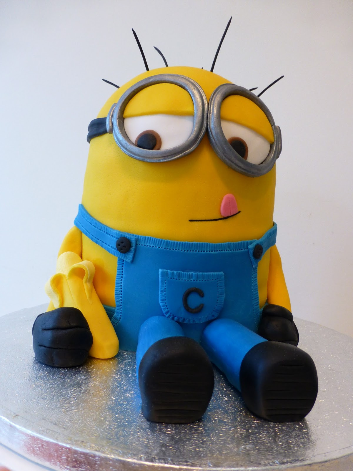 Despicable Me Birthday Cake
 What an awesome cake Despicable Me Minion Cake