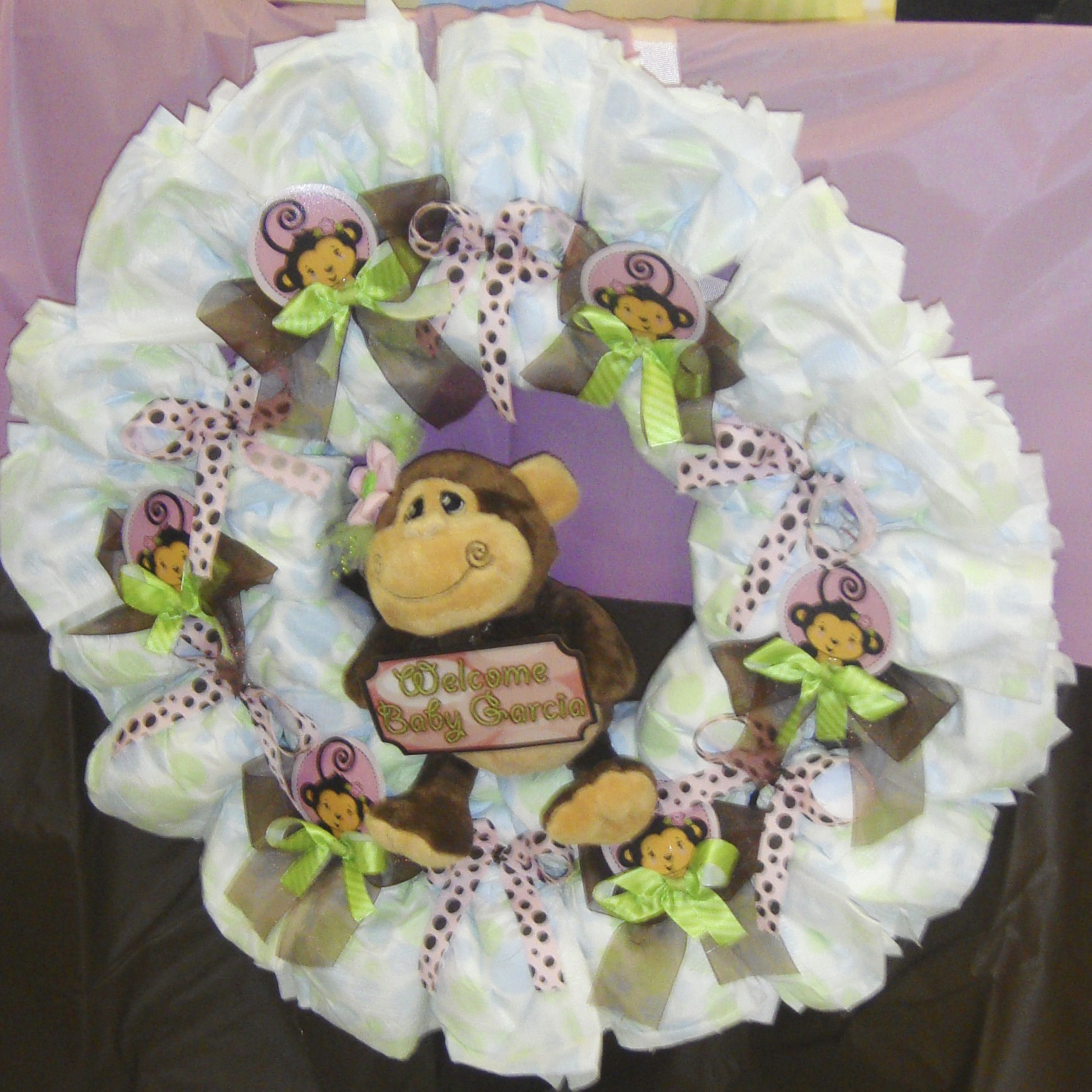 Diaper Ideas For Baby Shower Gift
 Easy DIY Baby Shower Gifts Diaper Wreath Ideas