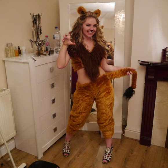 DIY Adult Lion Costume
 DIY Lion costume Halloween Pinterest
