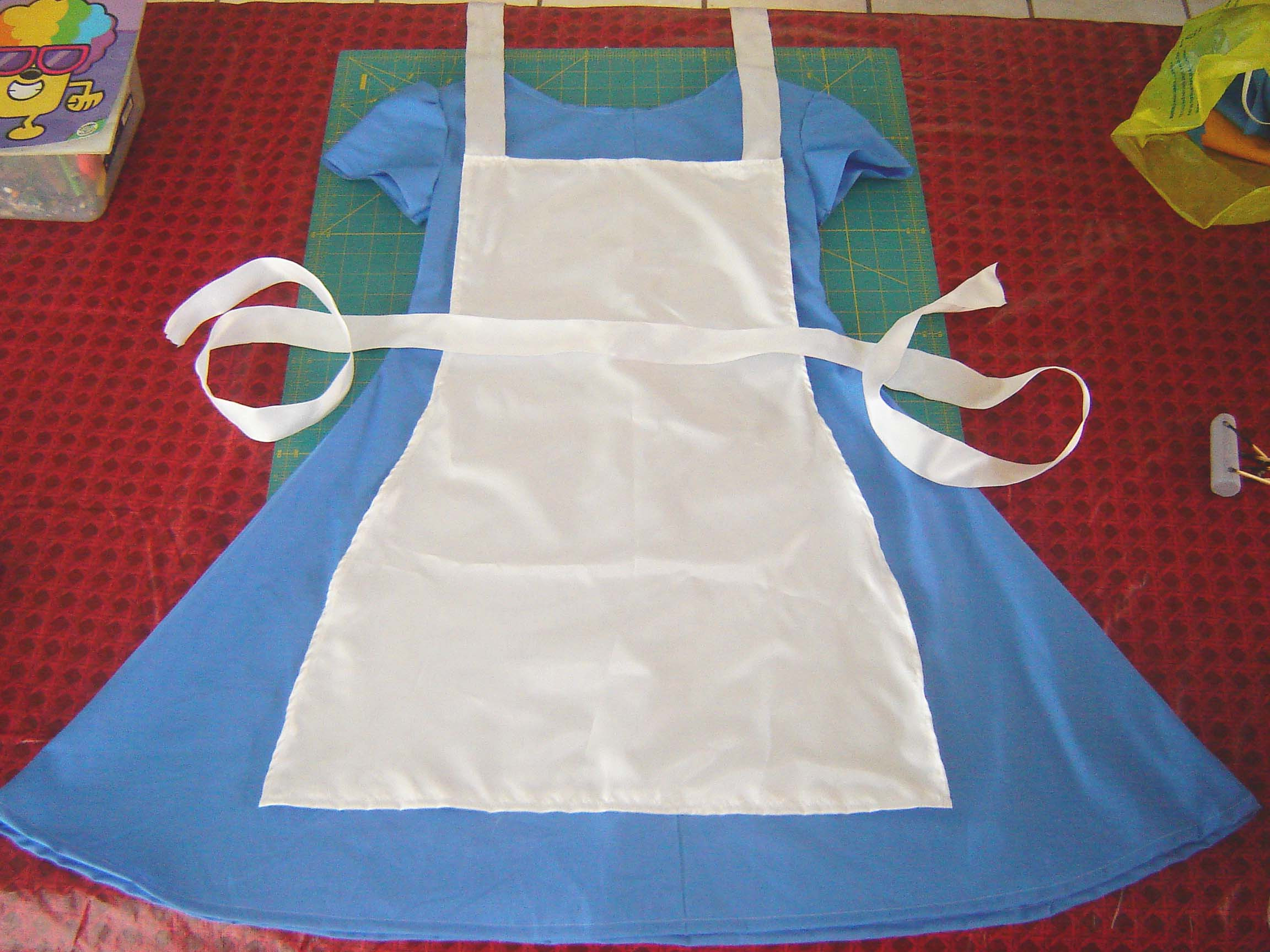 DIY Alice In Wonderland Costume
 Last Minute Alice in Wonderland Costume