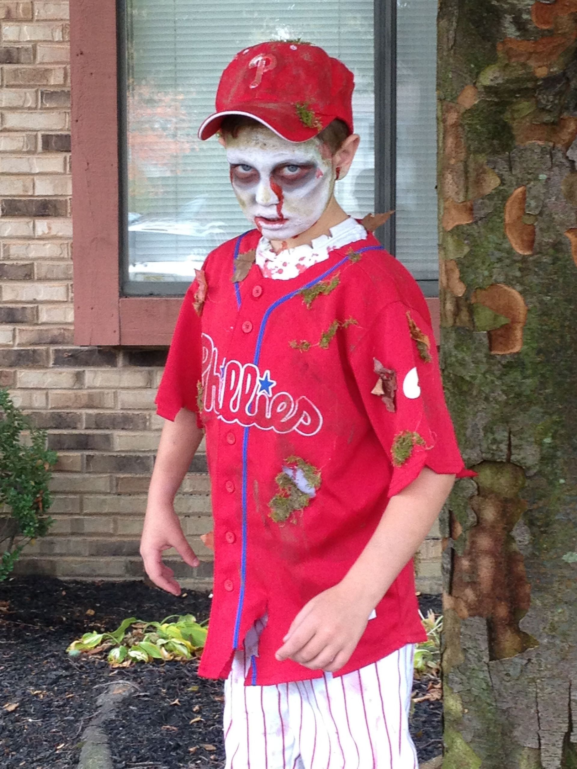 DIY Baseball Player Costume
 Zombie baseball player Halloween