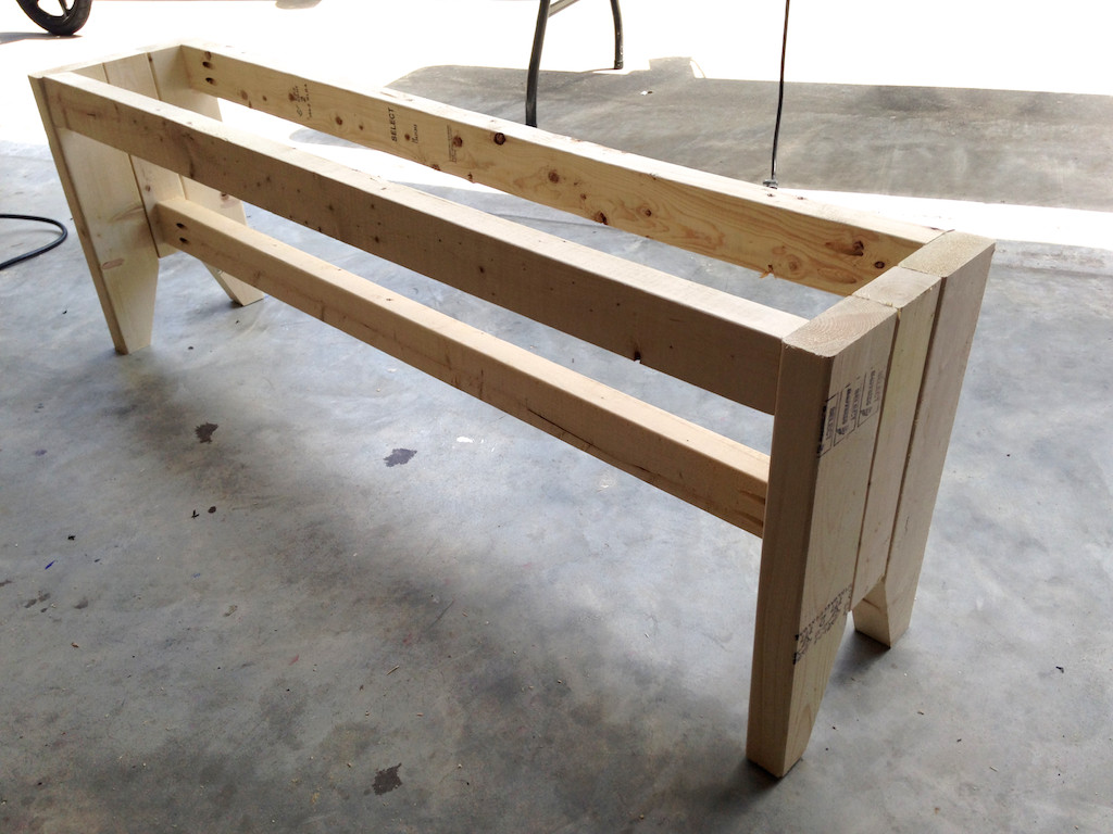 DIY Bench Plans
 DIY Farmhouse Bench Free Plans