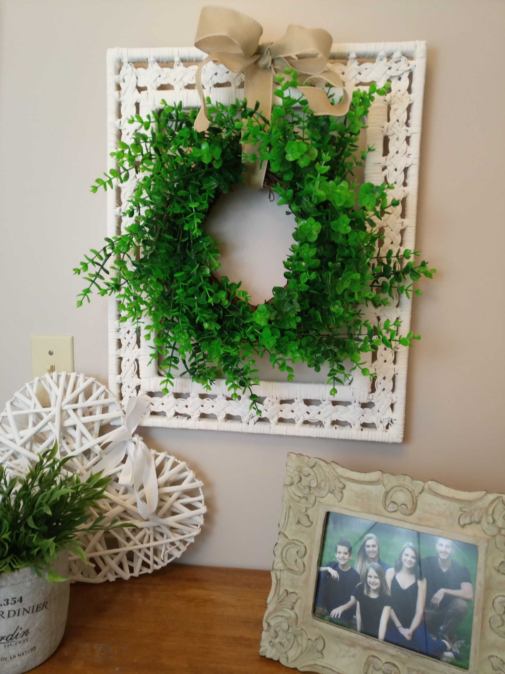 DIY Boxwood Wreath
 DIY Boxwood Wreath in a Frame DIY Boxwood Wreath in a Frame