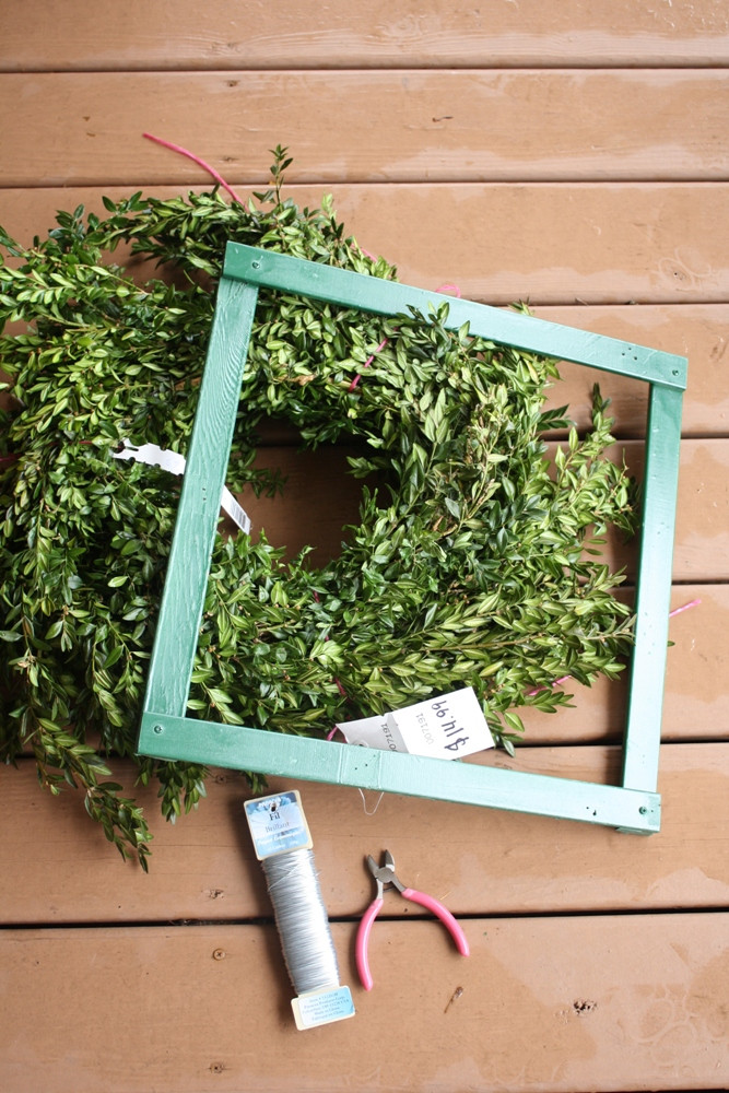 DIY Boxwood Wreath
 High Street Market DIY Boxwood Wreath