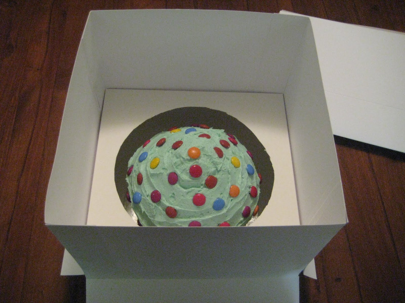 DIY Cake Box
 Cavey Cakes DIY cake box for Giant Cupcake