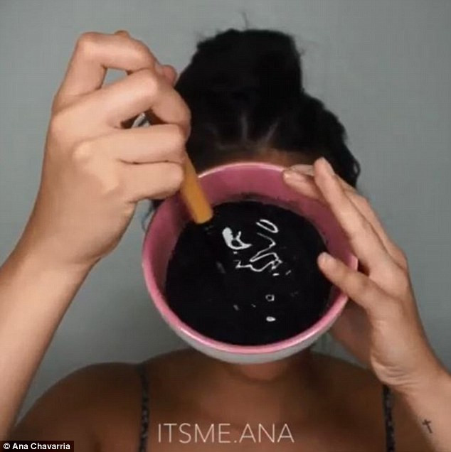 DIY Charcoal Mask With Glue
 Beauty blogger creates DIY face mask out of charcoal and