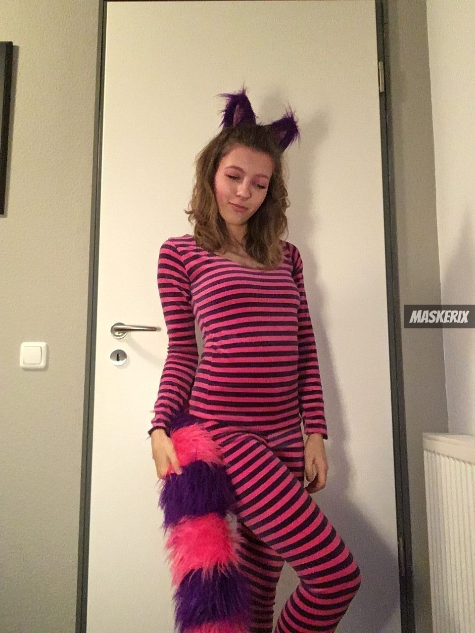 DIY Cheshire Cat Costume
 DIY Alice in Wonderland Cheshire Cat Halloween Costume