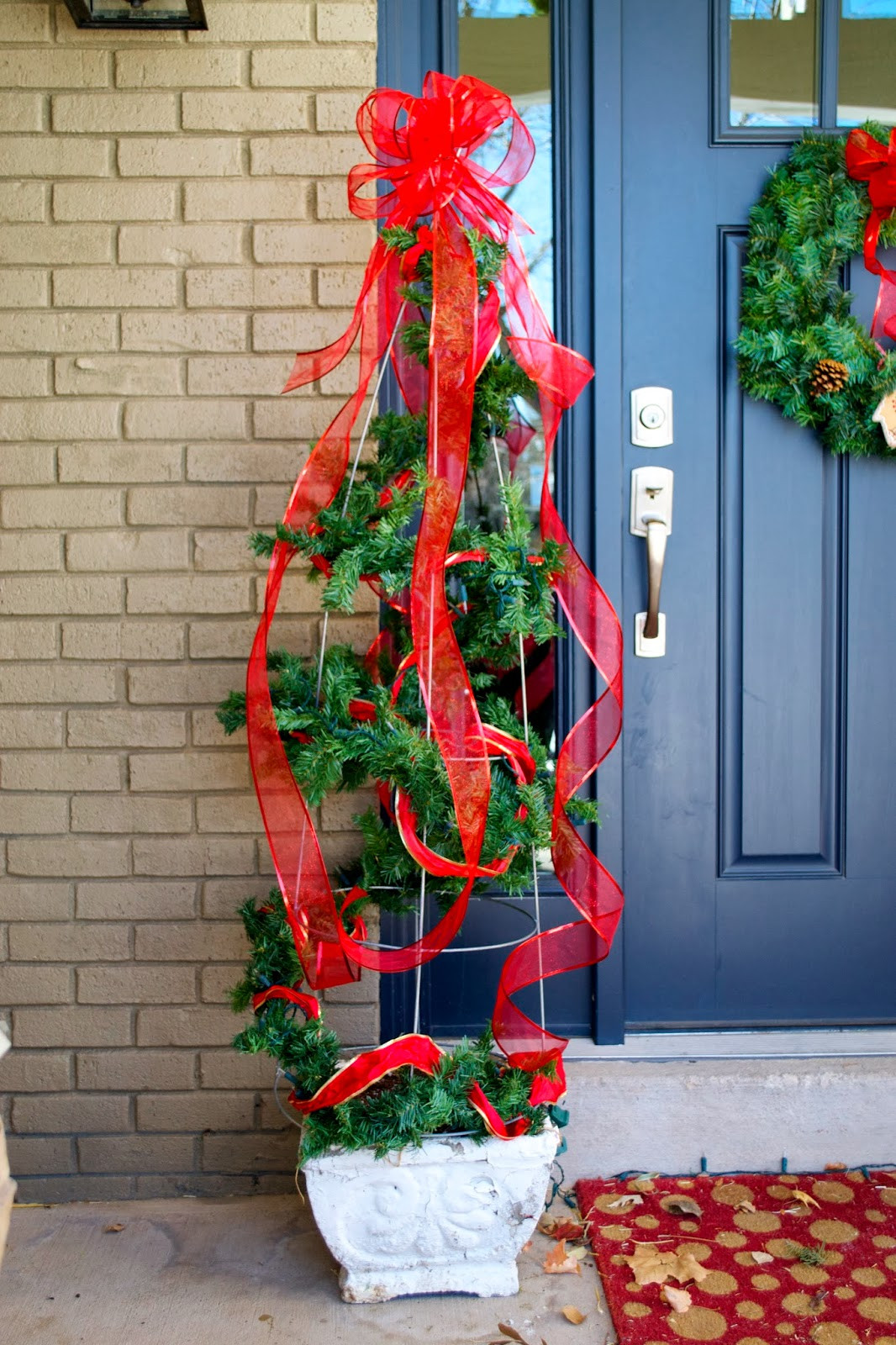 DIY Christmas Pictures
 Christmas Holiday DIY tomato cage decor