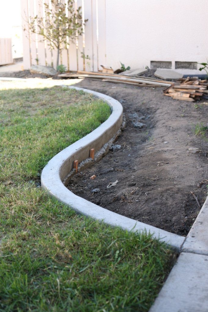 Diy Concrete Landscape Edging
 DIY Yard Curbs – SUBURBAN POP