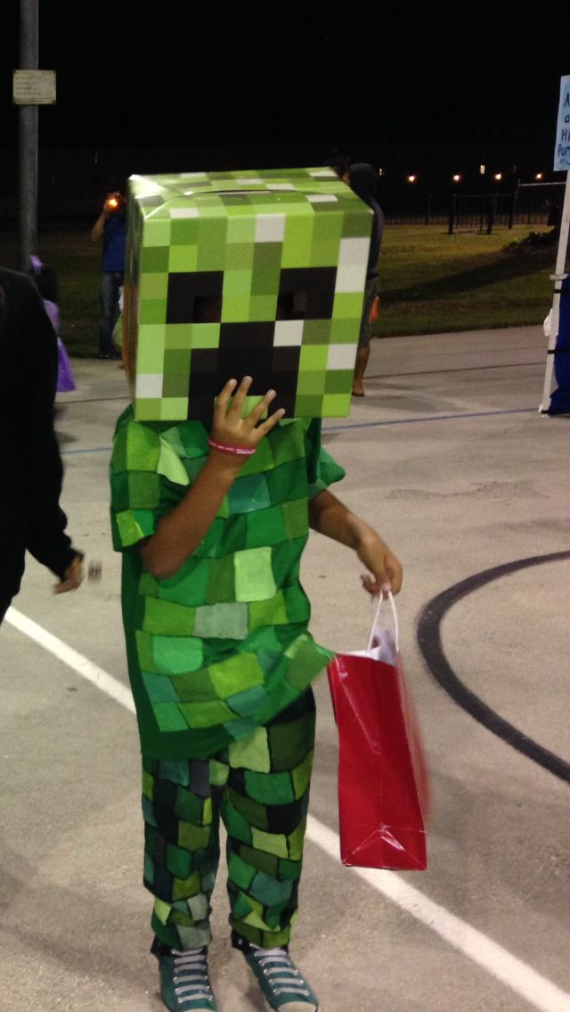 DIY Creeper Costume
 Hand painted green minecraft creeper costume