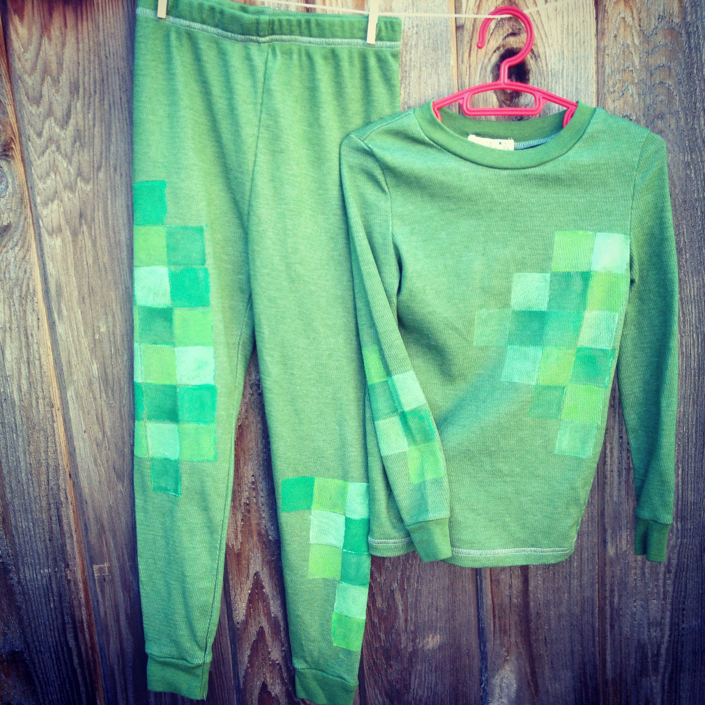 DIY Creeper Costume
 DIY Minecraft Creeper costume just add cardboard mask