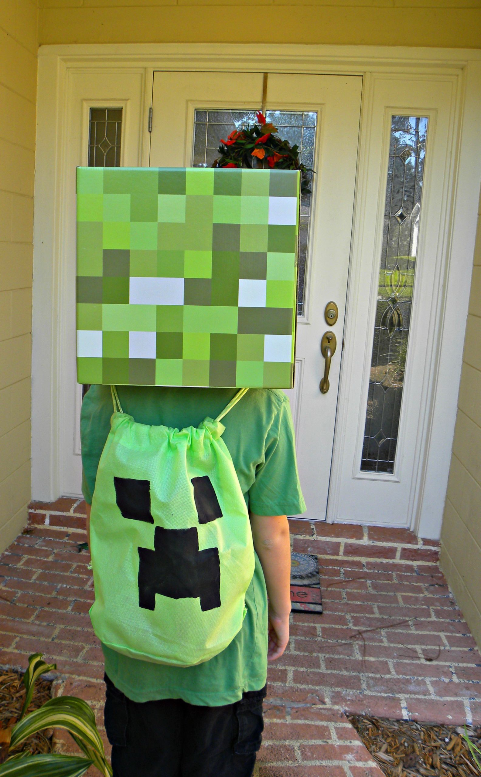 DIY Creeper Costume
 Easy DIY MINECRAFT Creeper Bag