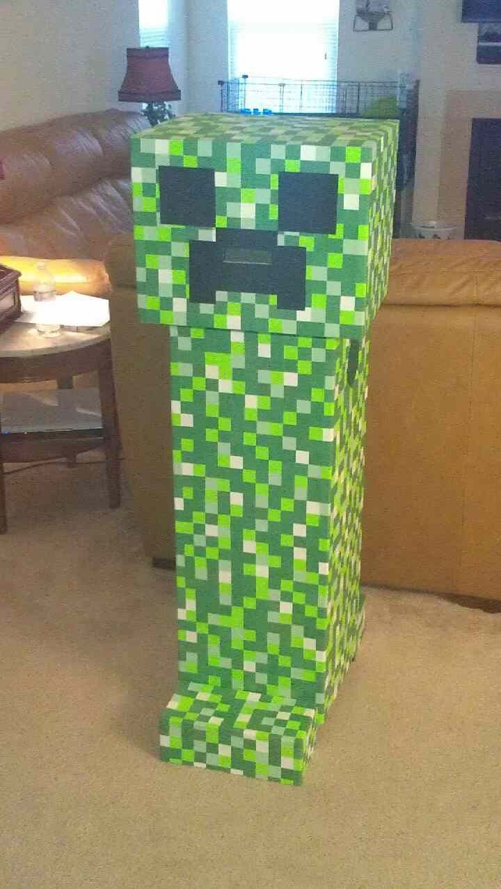 DIY Creeper Costume
 DIY Halloween creeper costume I made