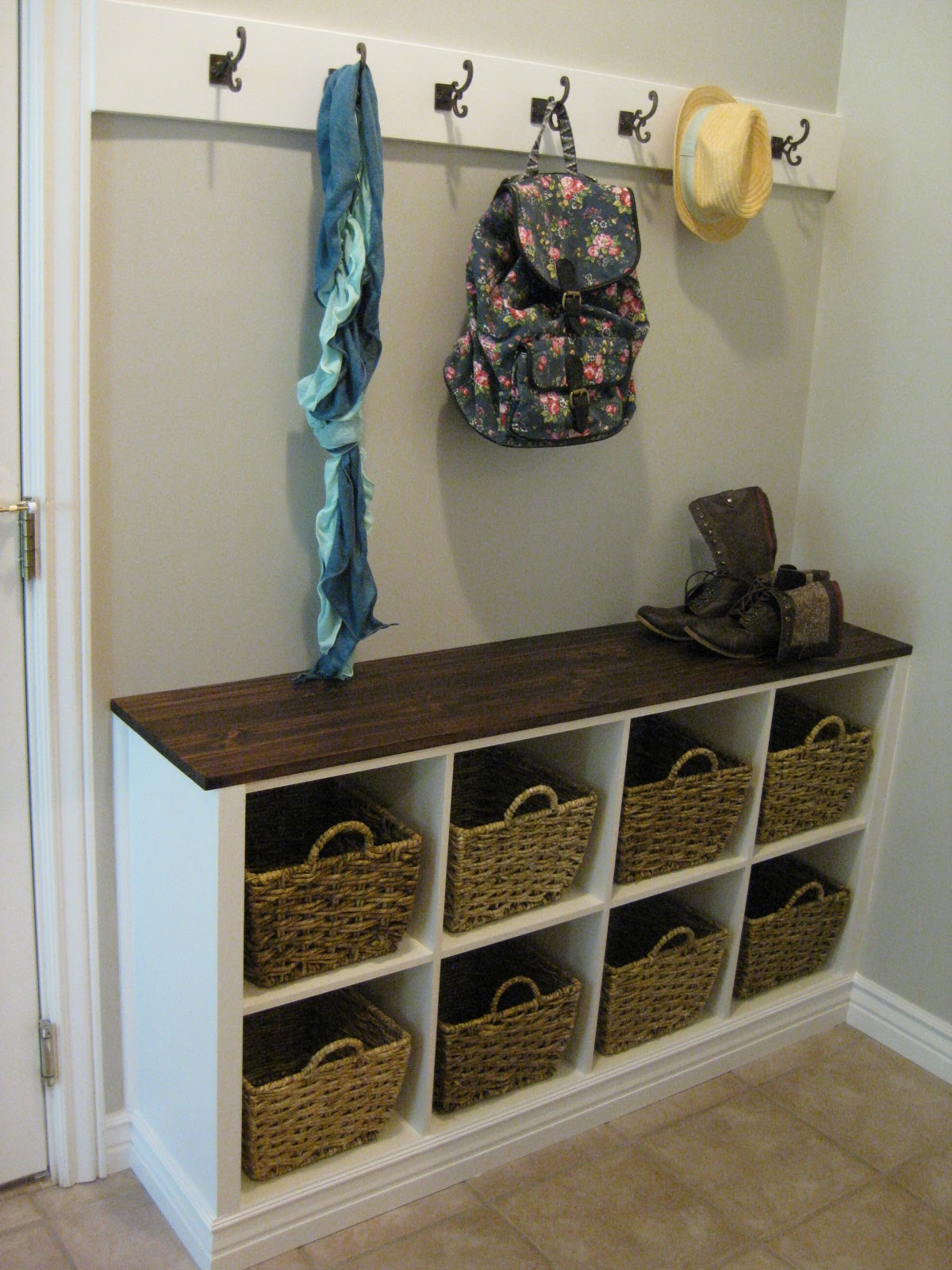 DIY Cubby Organizer
 Remodelaholic