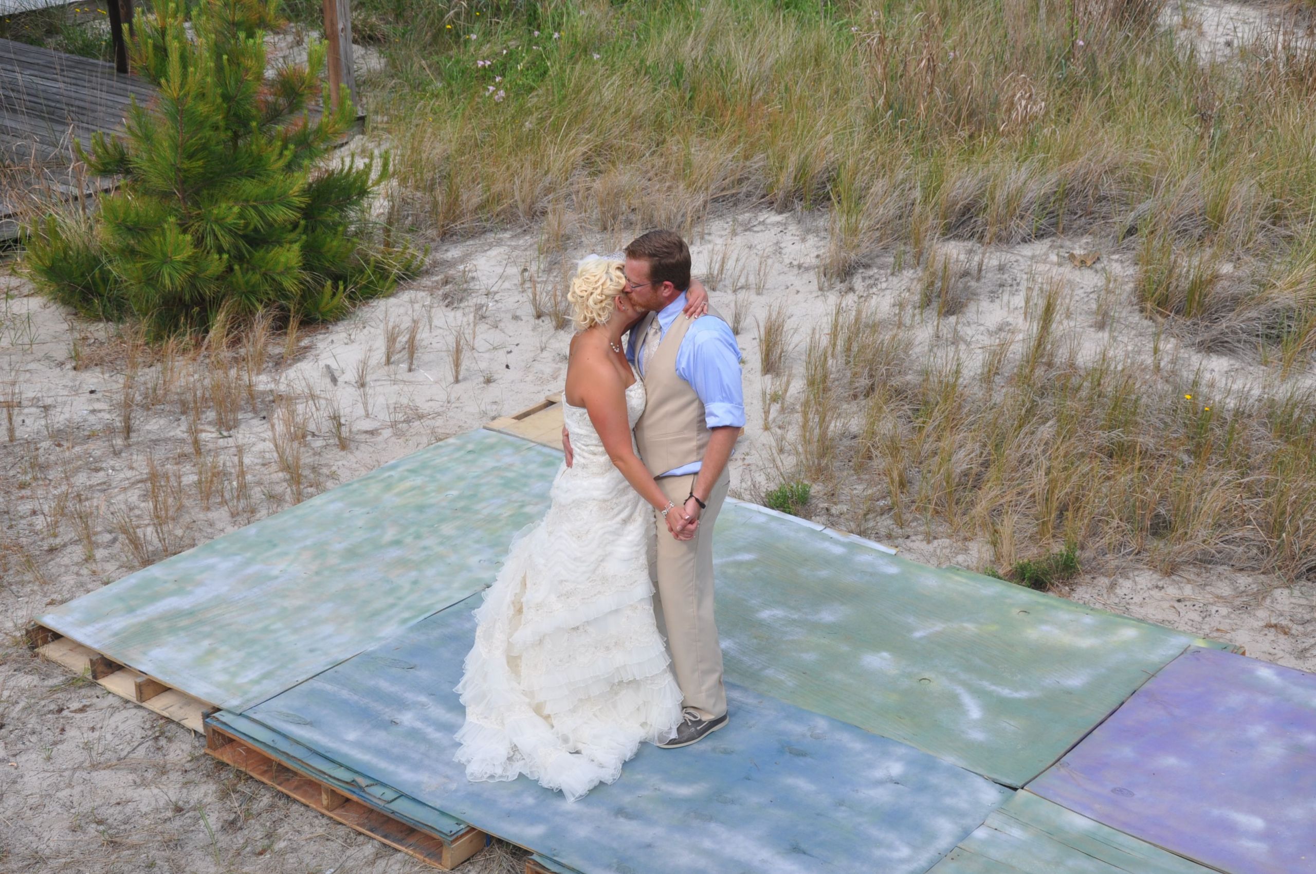 DIY Dance Floor Outdoor
 DIY Dance floor made from pallets and plywood and spray