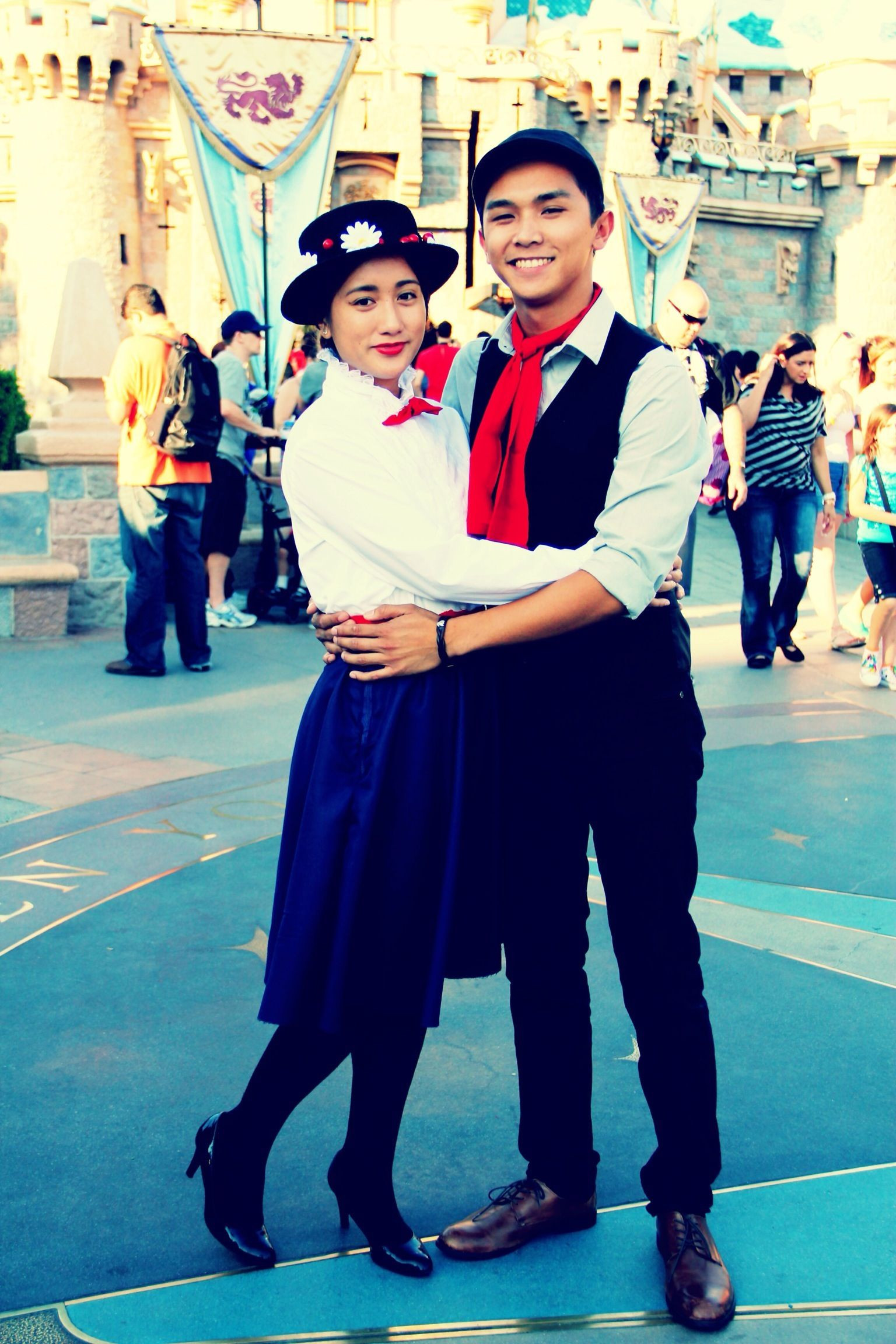 DIY Disney Couple Costumes
 Costumes DIY Mary Poppins and Bert Disney Couple