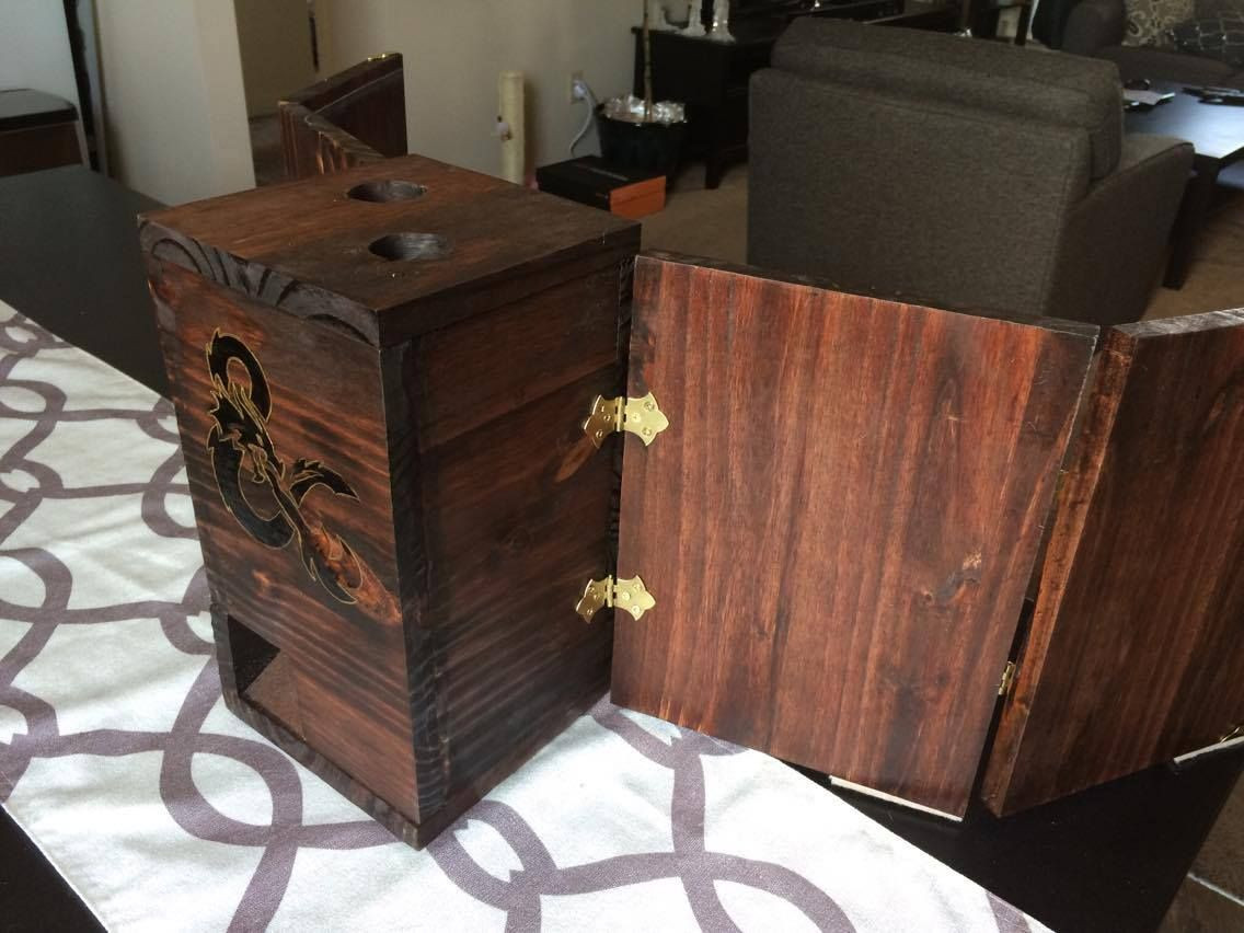 DIY Dm Screen Wood
 I made a custom Wooden DM Screen and Double Sided Dice