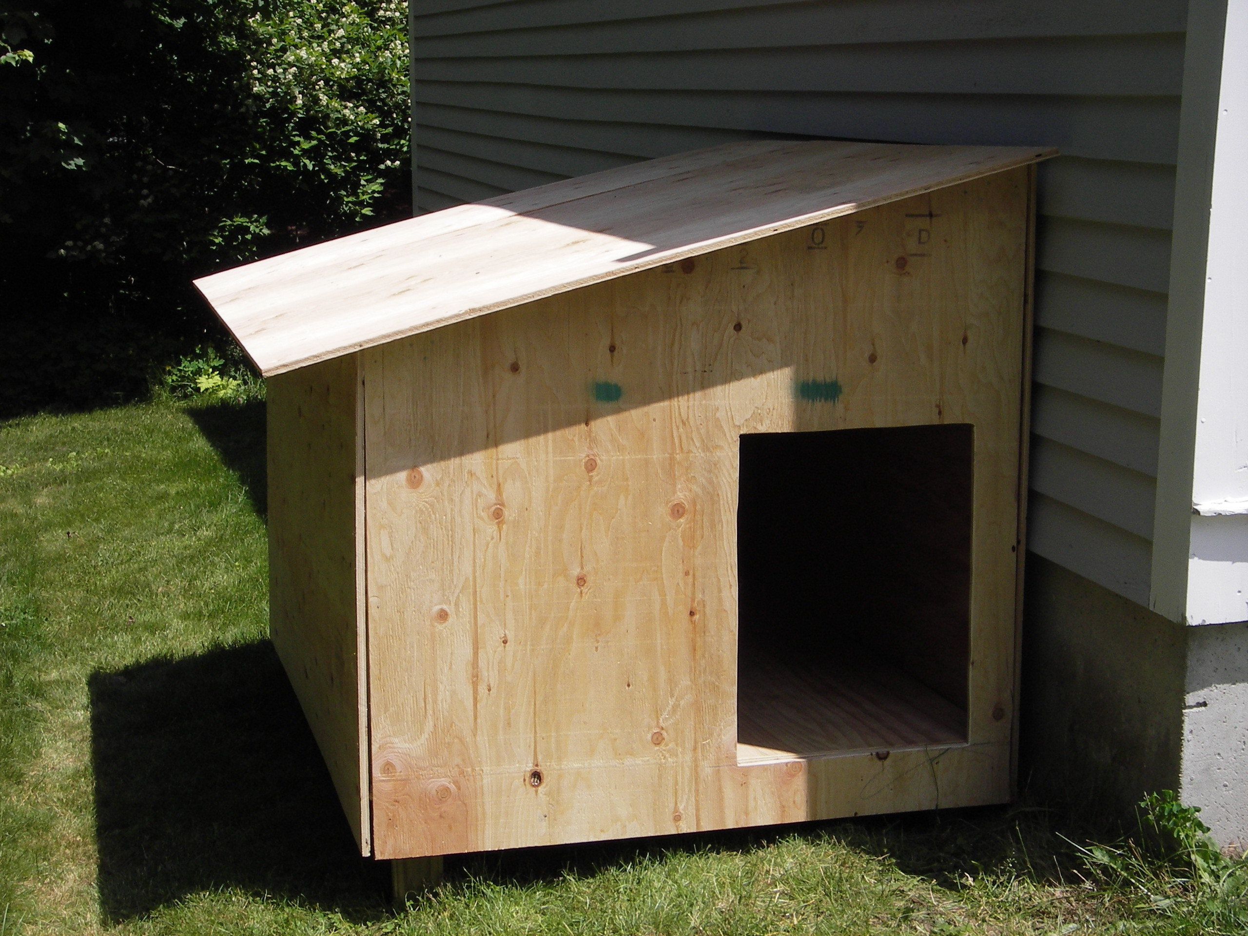 DIY Dog House Plans For Large
 Claypool Dog House