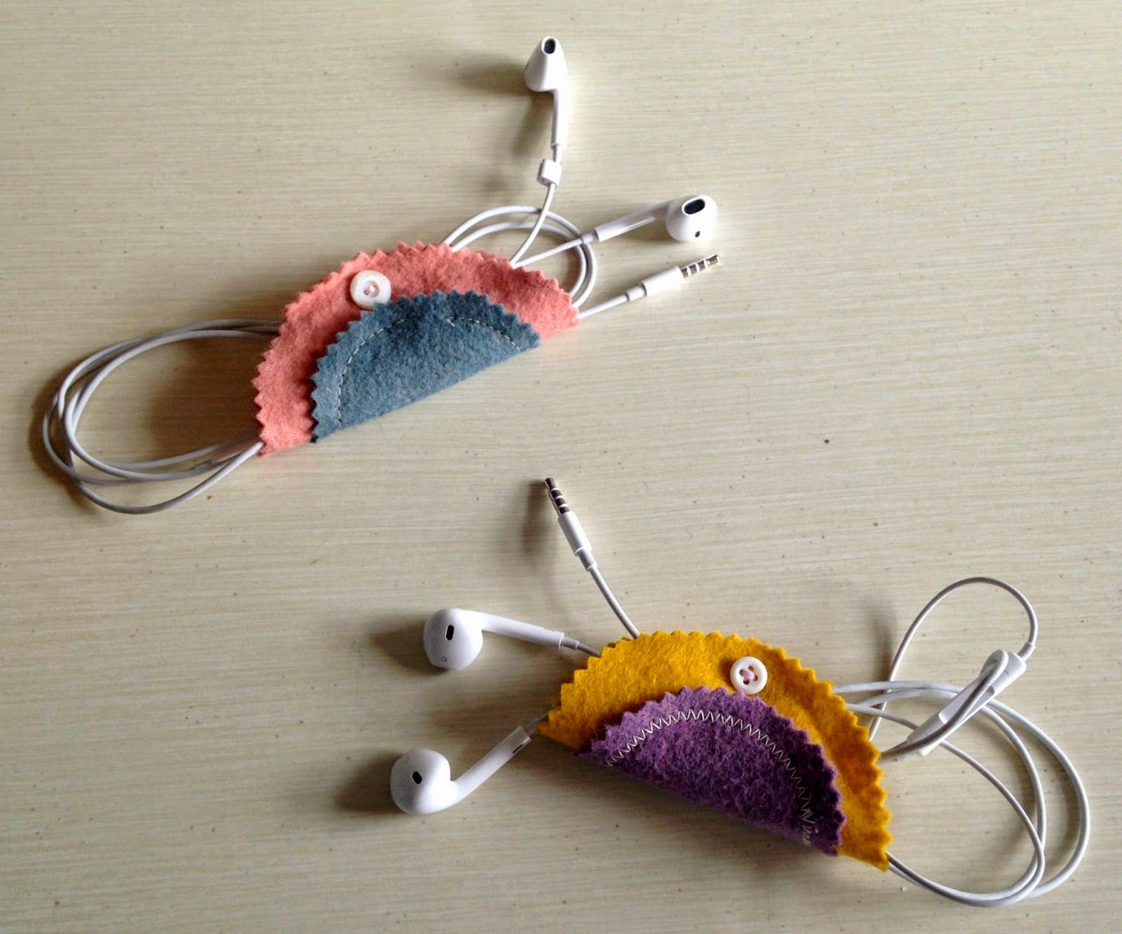 DIY Earbud Organizer
 DIY Felt Earbud Holder