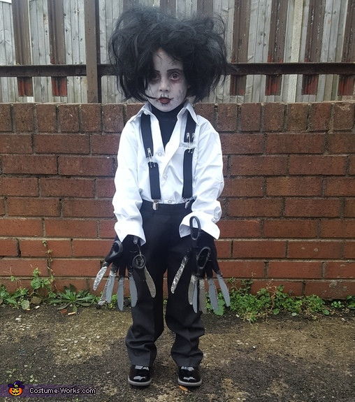 DIY Edward Scissorhands Costume
 Edward Scissorhands Girls Costume DIY