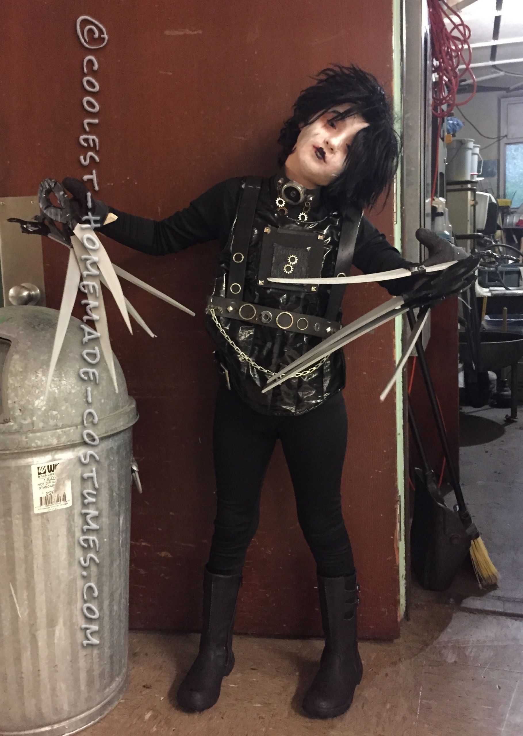 DIY Edward Scissorhands Costume
 Last Minute Homemade Edward Scissorhands Costume