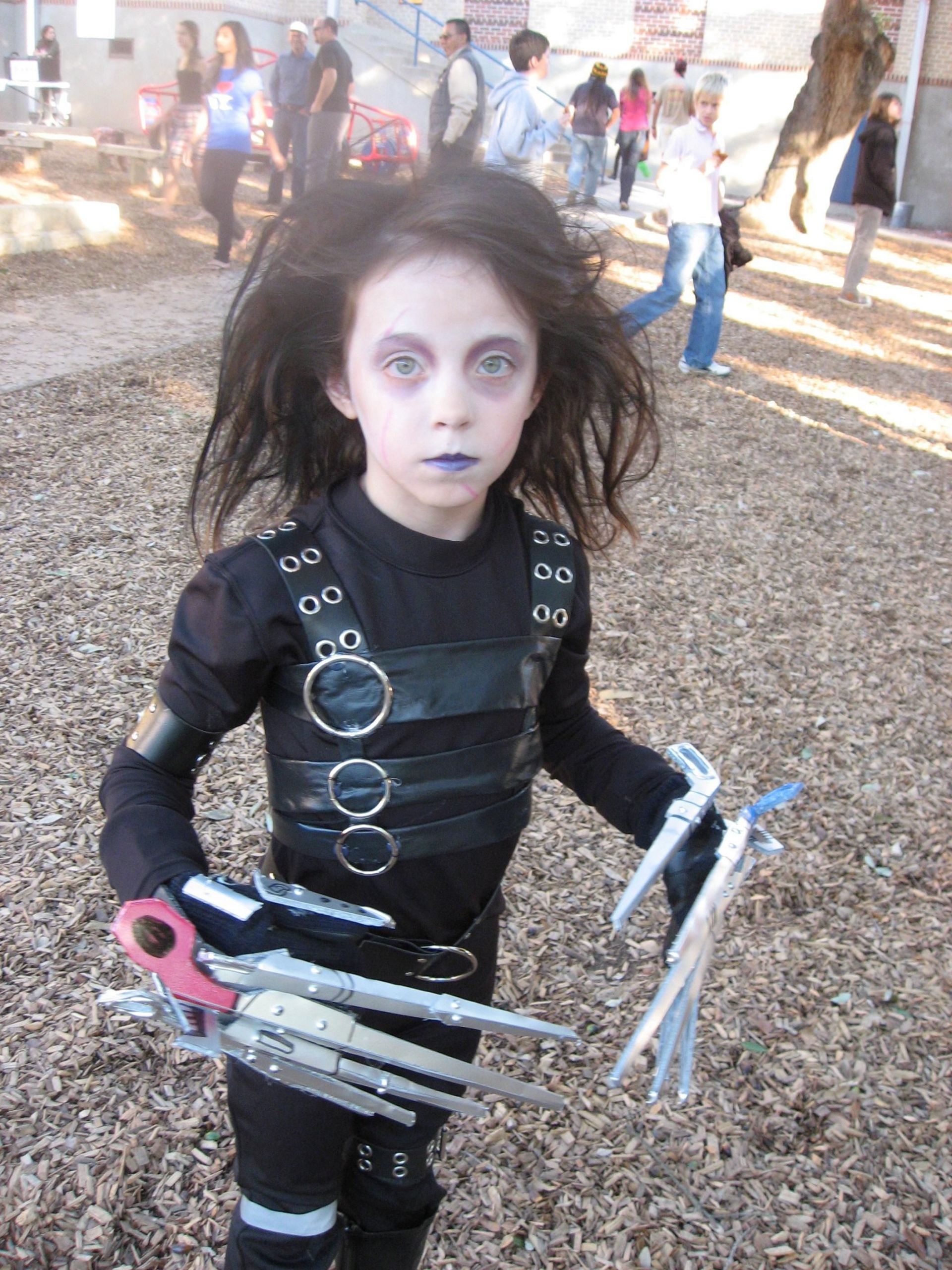 DIY Edward Scissorhands Costume
 Quick Change Artist