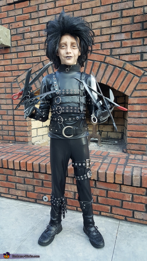 DIY Edward Scissorhands Costume
 Creative DIY Edward Scissorhands Halloween Costume 4 5