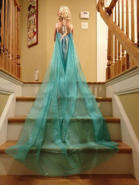 DIY Elsa Costume
 This Halloween DIY An Elsa Costume For Less Than $30