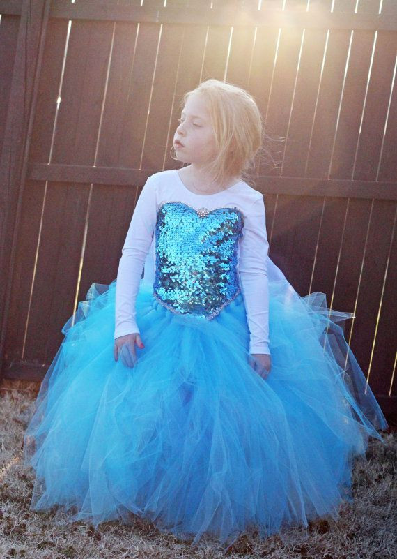 DIY Elsa Costume
 This Halloween DIY An Elsa Costume For Less Than $30