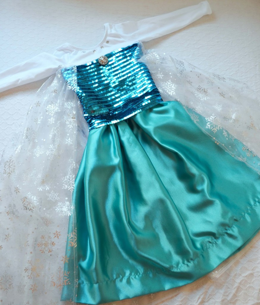 DIY Elsa Costume
 50 DIY Frozen Costumes Lines Across