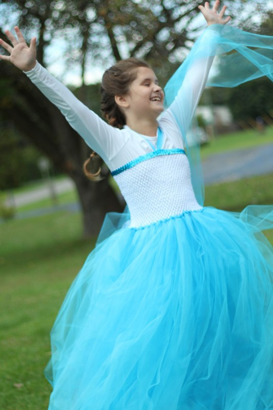 DIY Elsa Costume
 The Easiest DIY Elsa Dress EVER