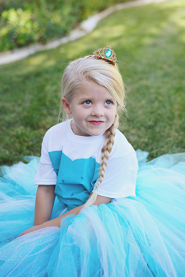 DIY Elsa Costume
 DIY No Sew Elsa Costume Eighteen25