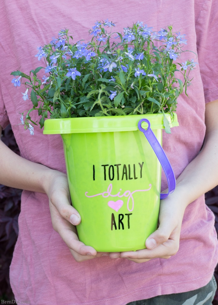 DIY End Of The Year Teacher Gifts
 Flower Pails An Easy & Affordable Teacher Appreciation