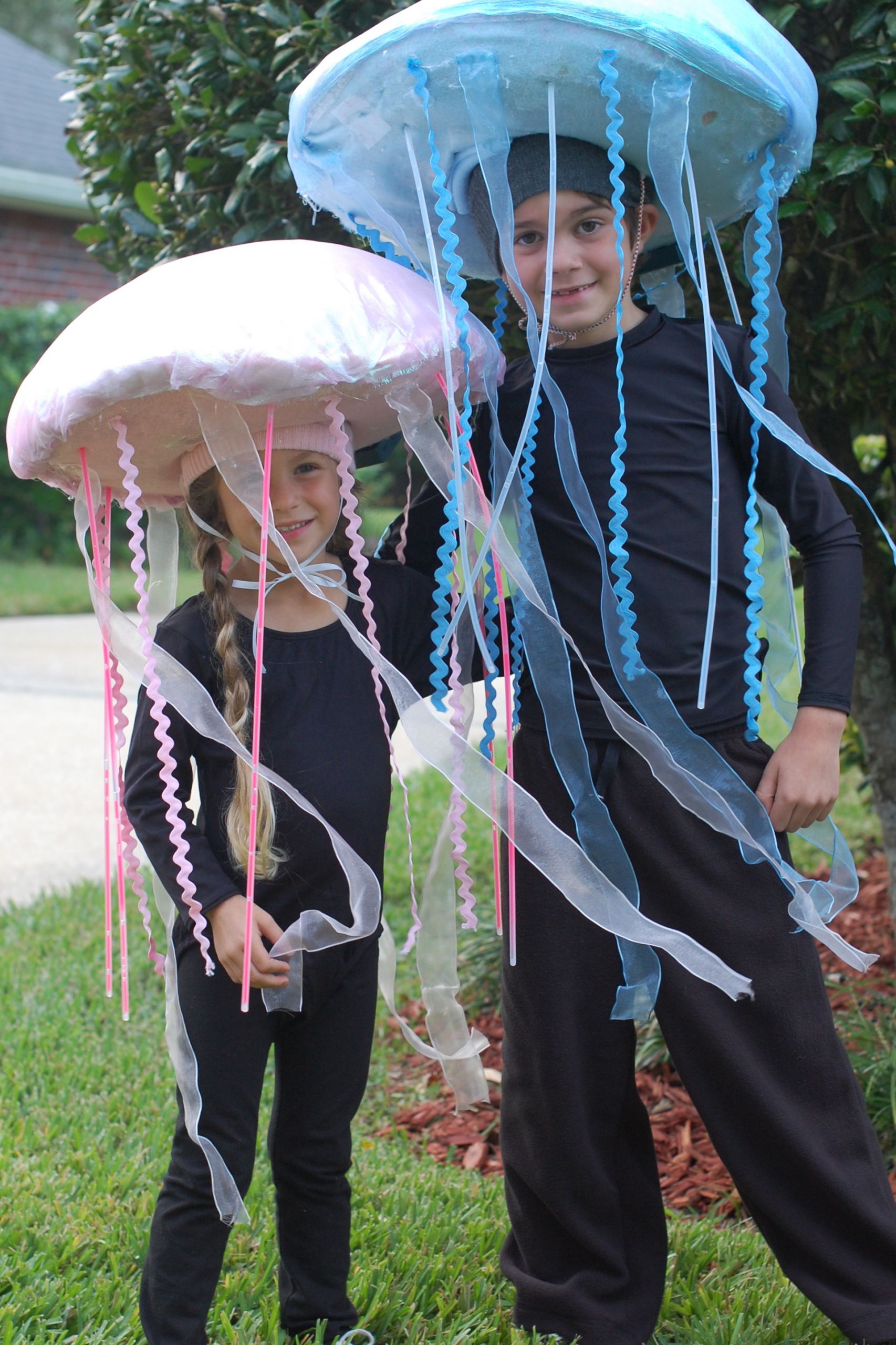 DIY Fish Costumes For Adults
 Glow in the Dark Jellyfish Costume Tutorial