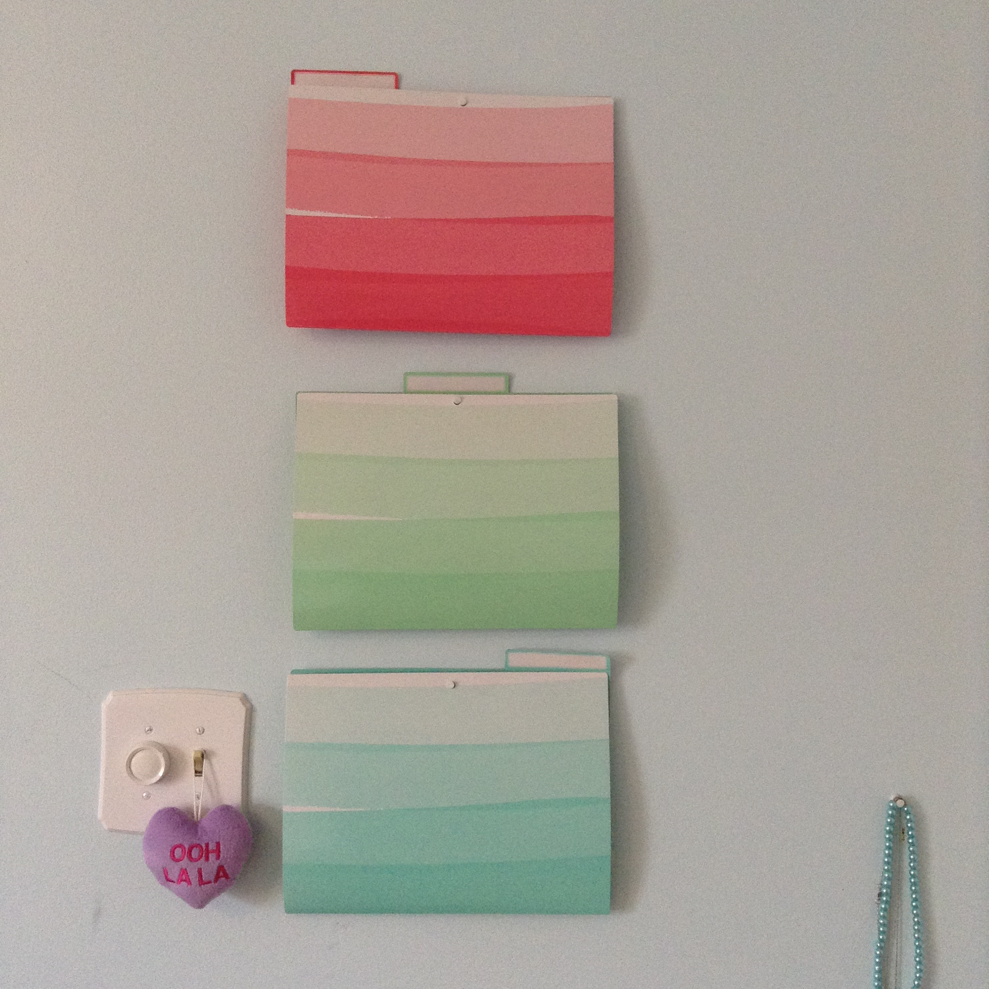 DIY Folder Organizer
 Weekend DIY Super Easy Folder Wall Organizer