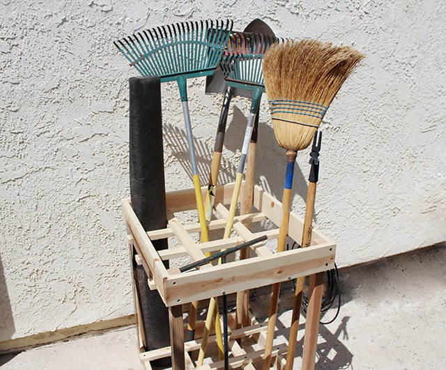 DIY Garden Tool Organizer
 DIY Garden Tool Rack