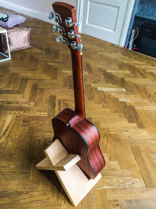 DIY Guitar Stand Plans
 Build This Simple Guitar Stand from a Single Board of Wood