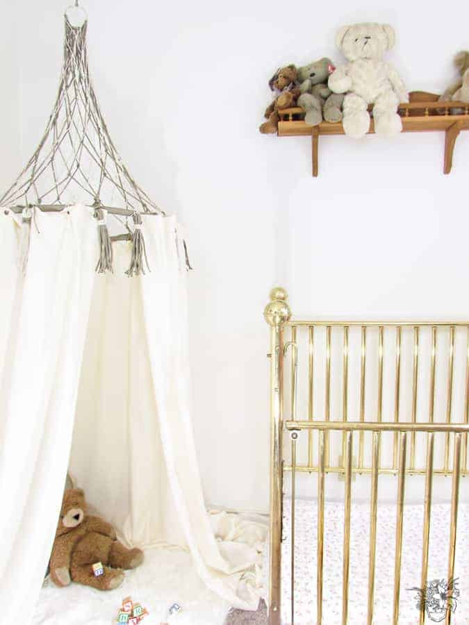 DIY Gypsy Decor
 Make this adorable macrame tent for your own boho decor