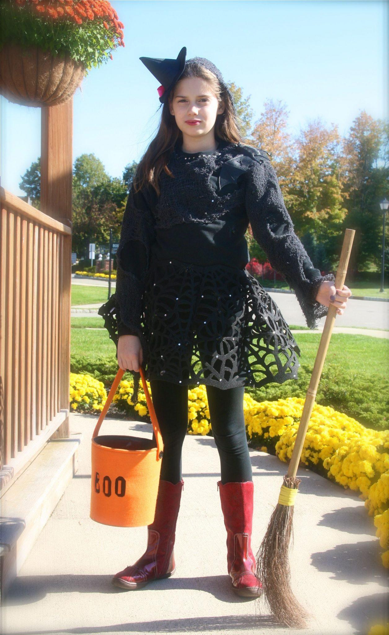 DIY Halloween Costumes Girls
 DIY Trendy Witch Costume for Tween Teen Girls