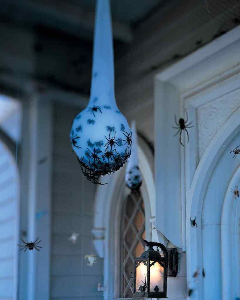 DIY Halloween Decorations
 10 scary Halloween decorations that you can DIY