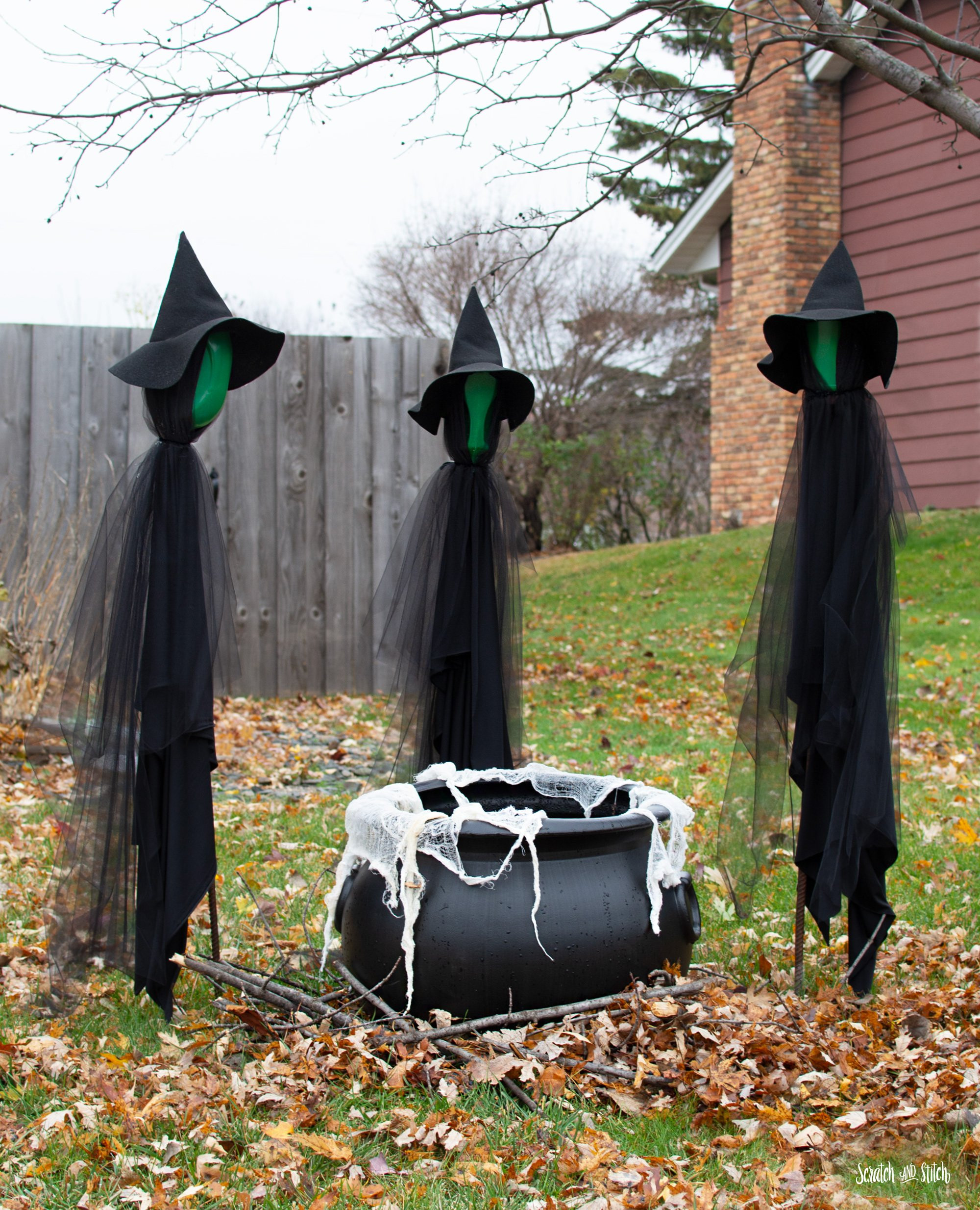 DIY Halloween Decorations Outdoor
 DIY Halloween Decorations Includes FREE Witch Hat Pattern